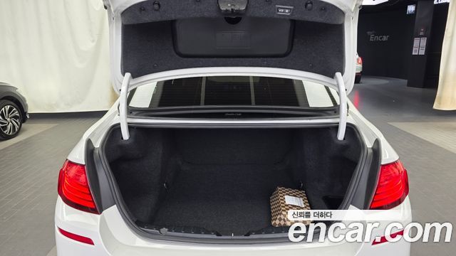 BMW 5-Series 2016 — photo 20