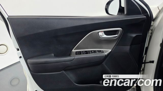 Kia Niro 2023 — photo 14