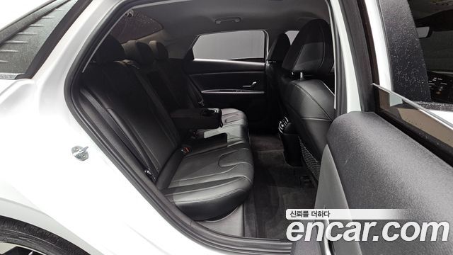 Hyundai AVANTE 2021 — photo 18