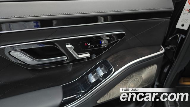Mercedes-Benz S-Class 2022 — photo 30