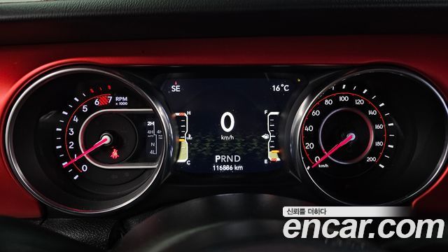 Jeep Wrangler 2021 — photo 11
