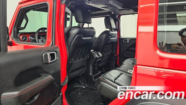 Jeep Wrangler 2021 — photo 17