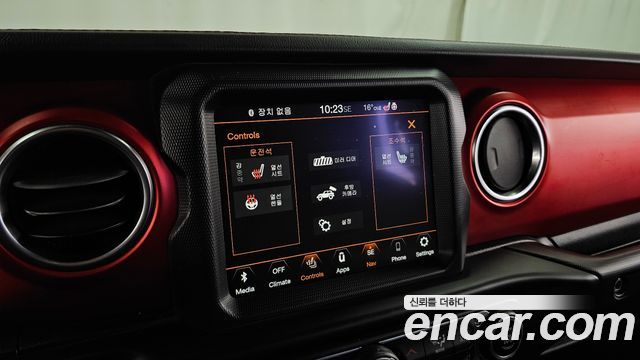 Jeep Wrangler 2021 — photo 20