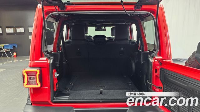 Jeep Wrangler 2021 — photo 23