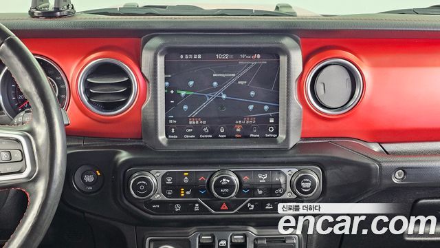Jeep Wrangler 2021 — photo 24