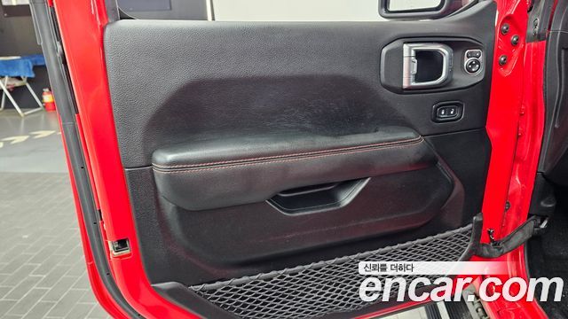 Jeep Wrangler 2021 — photo 14