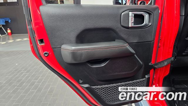 Jeep Wrangler 2021 — photo 15