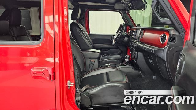 Jeep Wrangler 2021 — photo 16