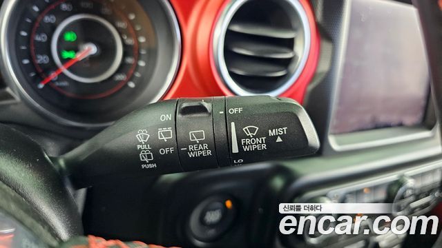 Jeep Wrangler 2021 — photo 27