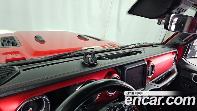 Jeep Wrangler 2021 — photo 30