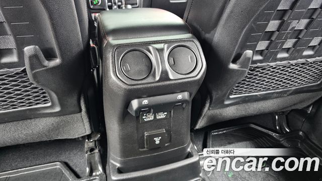Jeep Wrangler 2021 — photo 31