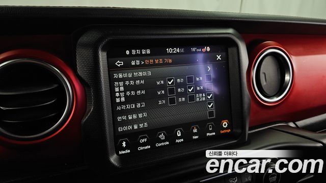 Jeep Wrangler 2021 — photo 32