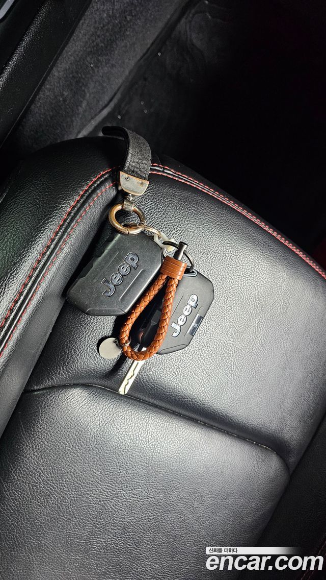 Jeep Wrangler 2021 — photo 33