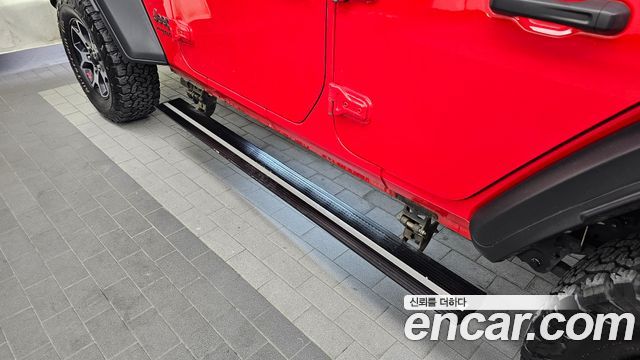 Jeep Wrangler 2021 — photo 34