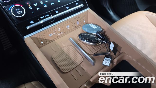 Hyundai Santafe 2024 — photo 25