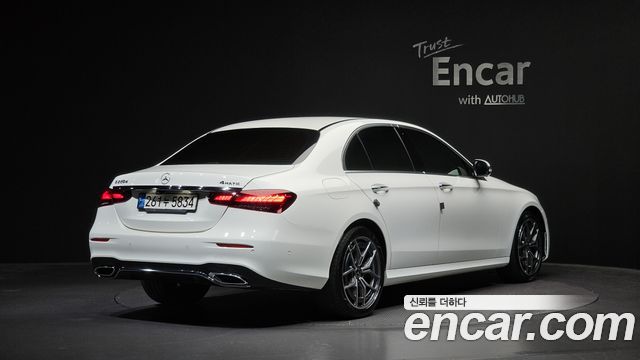 Mercedes-Benz E-Class 2022 — photo 2