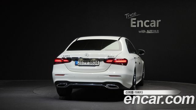 Mercedes-Benz E-Class 2022 — photo 4