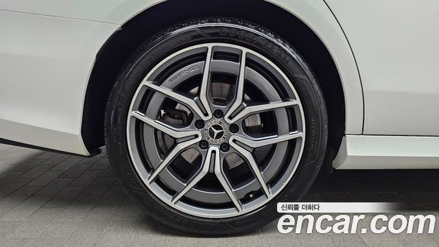 Mercedes-Benz E-Class 2022 — photo 5