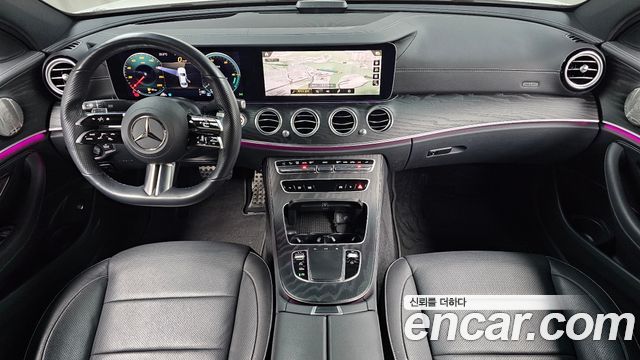 Mercedes-Benz E-Class 2022 — photo 10