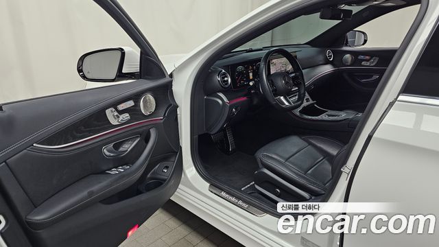 Mercedes-Benz E-Class 2022 — photo 13