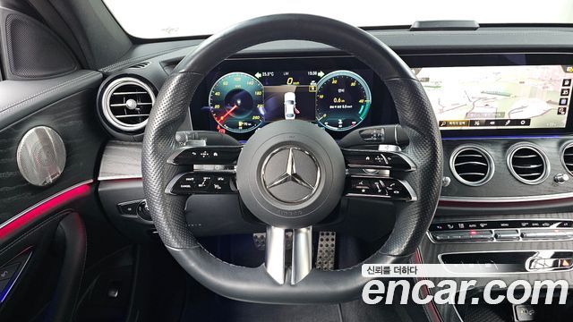 Mercedes-Benz E-Class 2022 — photo 19