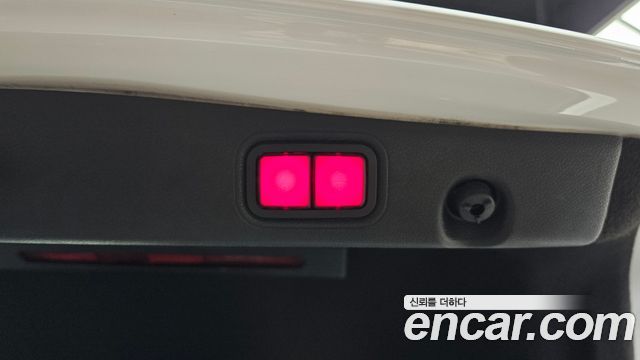 Mercedes-Benz E-Class 2022 — photo 21