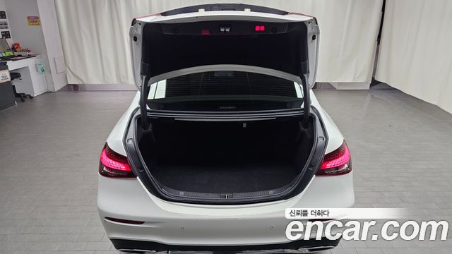 Mercedes-Benz E-Class 2022 — photo 22