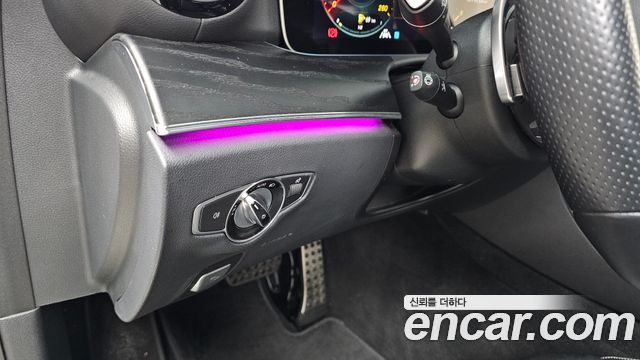Mercedes-Benz E-Class 2022 — photo 25