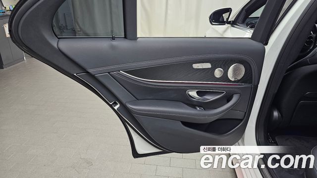 Mercedes-Benz E-Class 2022 — photo 15