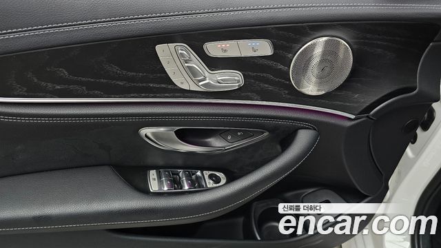 Mercedes-Benz E-Class 2022 — photo 27