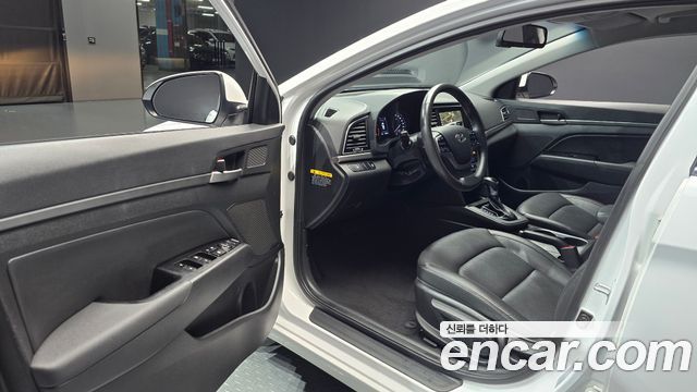 Hyundai AVANTE 2016 — photo 13