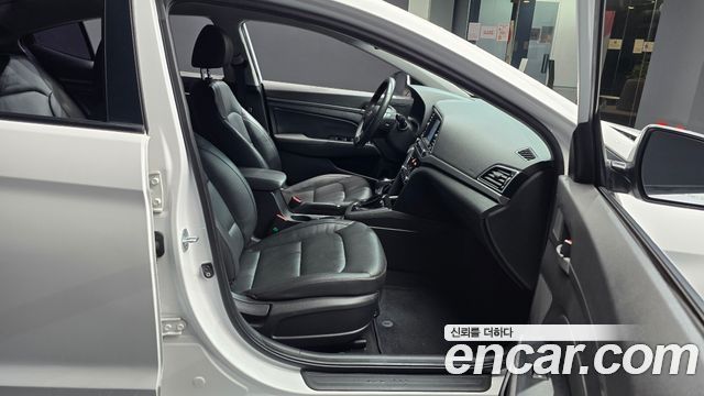 Hyundai AVANTE 2016 — photo 17