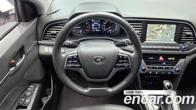 Hyundai AVANTE 2016 — photo 19
