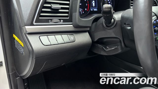 Hyundai AVANTE 2016 — photo 25