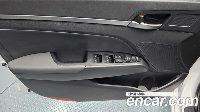 Hyundai AVANTE 2016 — photo 14