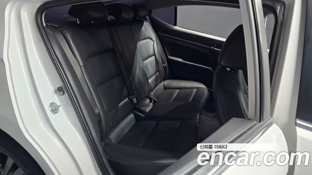 Hyundai AVANTE 2016 — photo 16