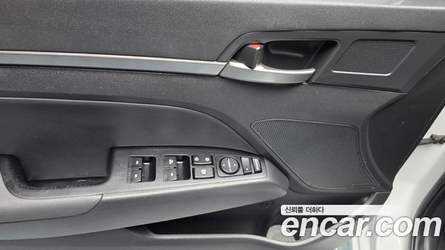 Hyundai AVANTE 2016 — photo 28