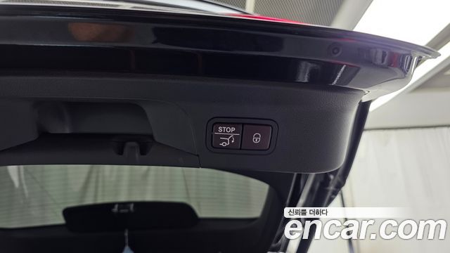 Mercedes-Benz GLC-Class 2018 — photo 32