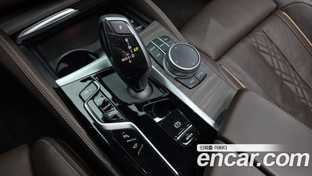 BMW 5-Series 2021 — photo 12