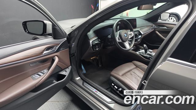 BMW 5-Series 2021 — photo 13
