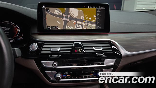 BMW 5-Series 2021 — photo 19
