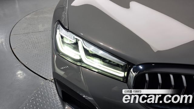 BMW 5-Series 2021 — photo 8