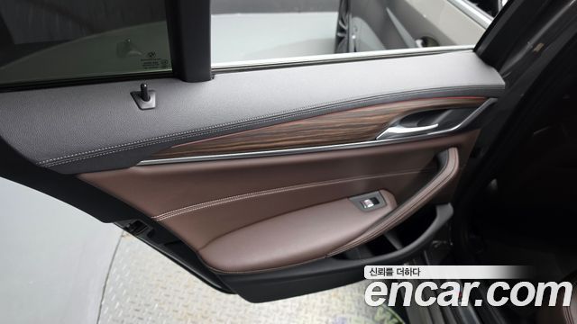 BMW 5-Series 2021 — photo 15