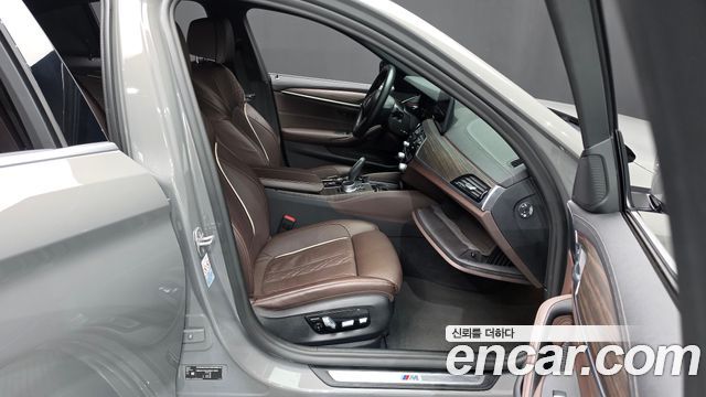 BMW 5-Series 2021 — photo 16