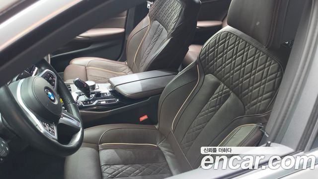 BMW 5-Series 2021 — photo 29