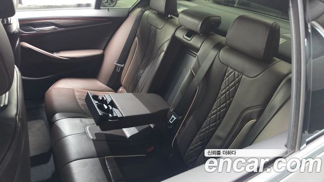 BMW 5-Series 2021 — photo 30