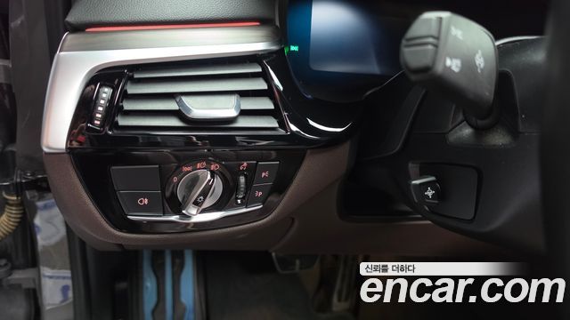 BMW 5-Series 2021 — photo 35