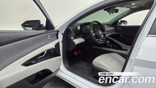 Hyundai AVANTE 2023 — photo 13