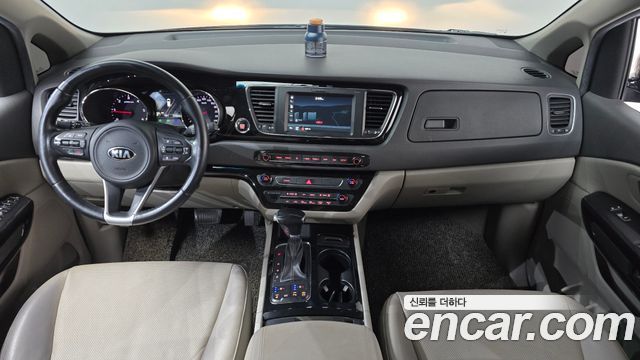 Kia Canival 2018 — photo 10