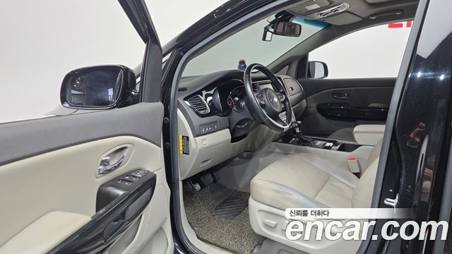 Kia Canival 2018 — photo 13
